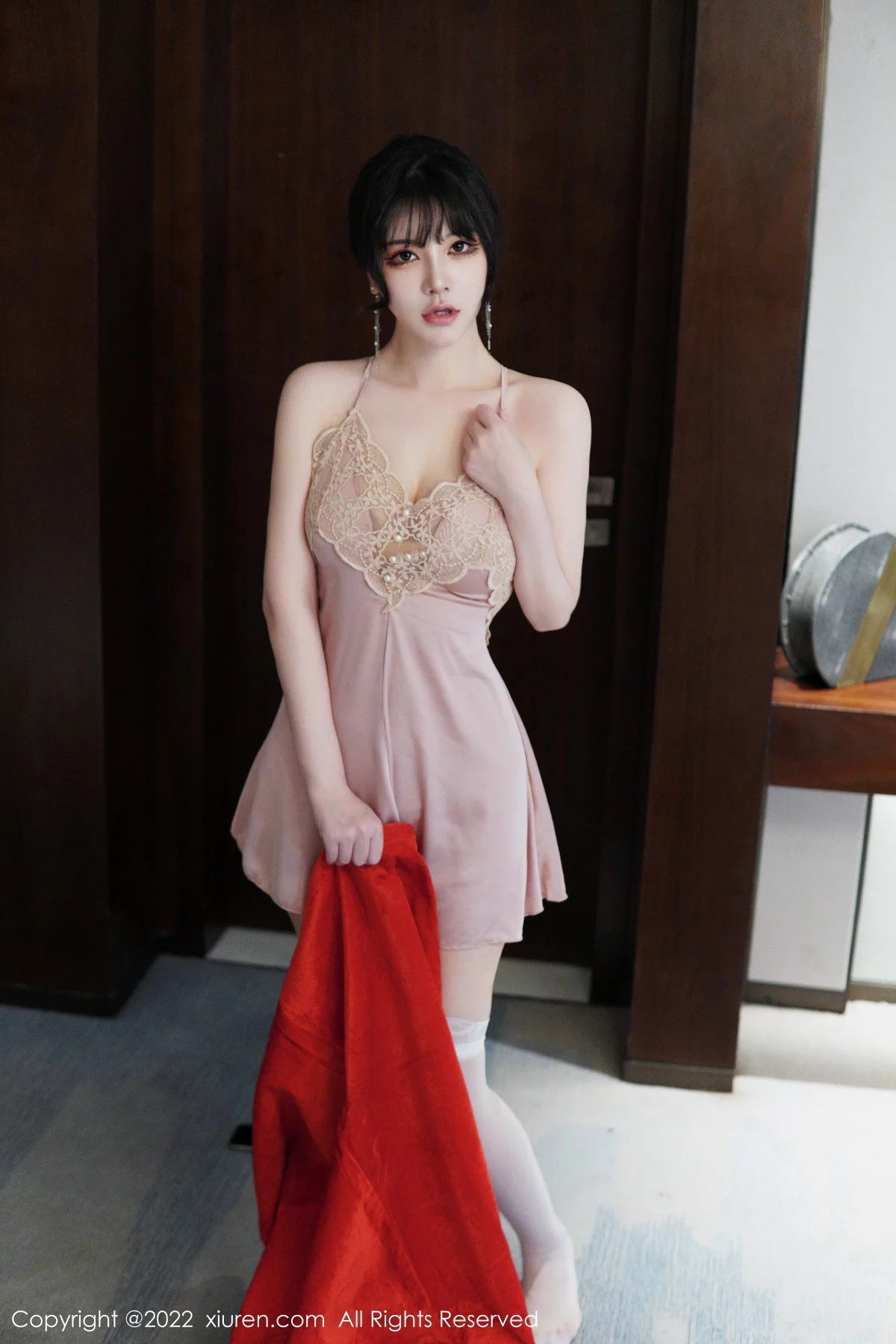 [[XiuRen秀人网]秀人网]No.6022_新人模特桃桃子性感粉色睡裙配白丝袜秀曼妙身姿迷人诱惑写真72P