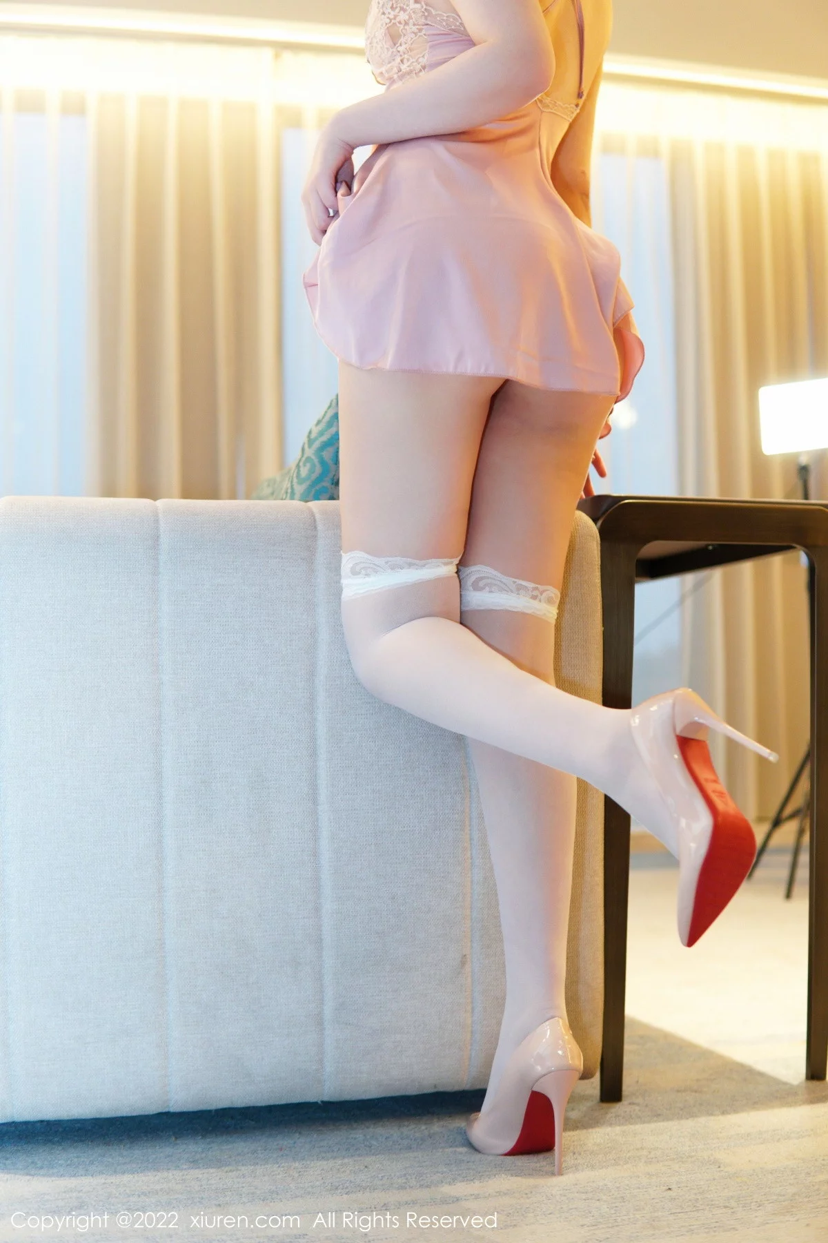 [[XiuRen秀人网]秀人网]No.6022_新人模特桃桃子性感粉色睡裙配白丝袜秀曼妙身姿迷人诱惑写真72P