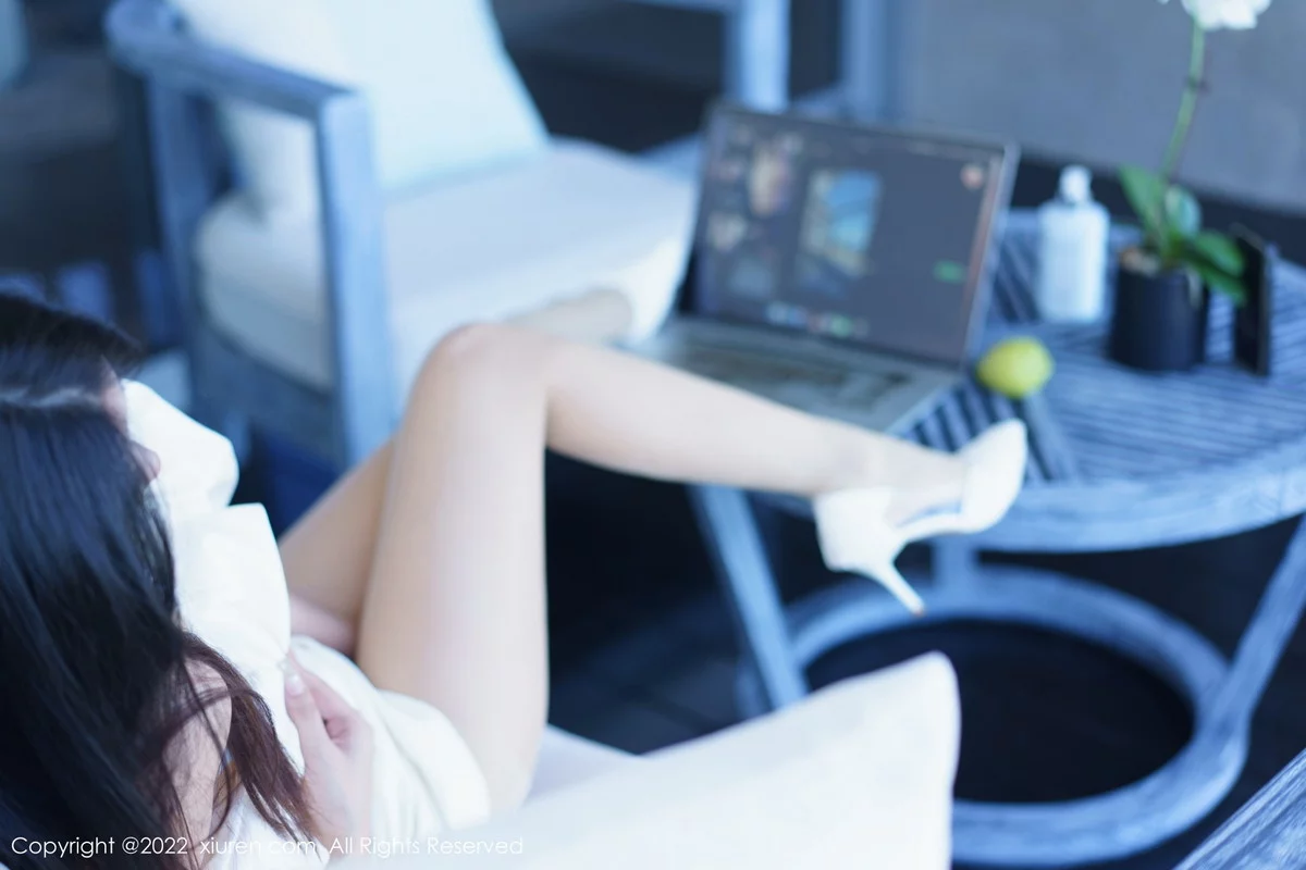 [[XiuRen秀人网]秀人网]No.6032_模特Laura阿姣性感白色露肩连衣短裙秀曼妙身姿甜美迷人写真92P