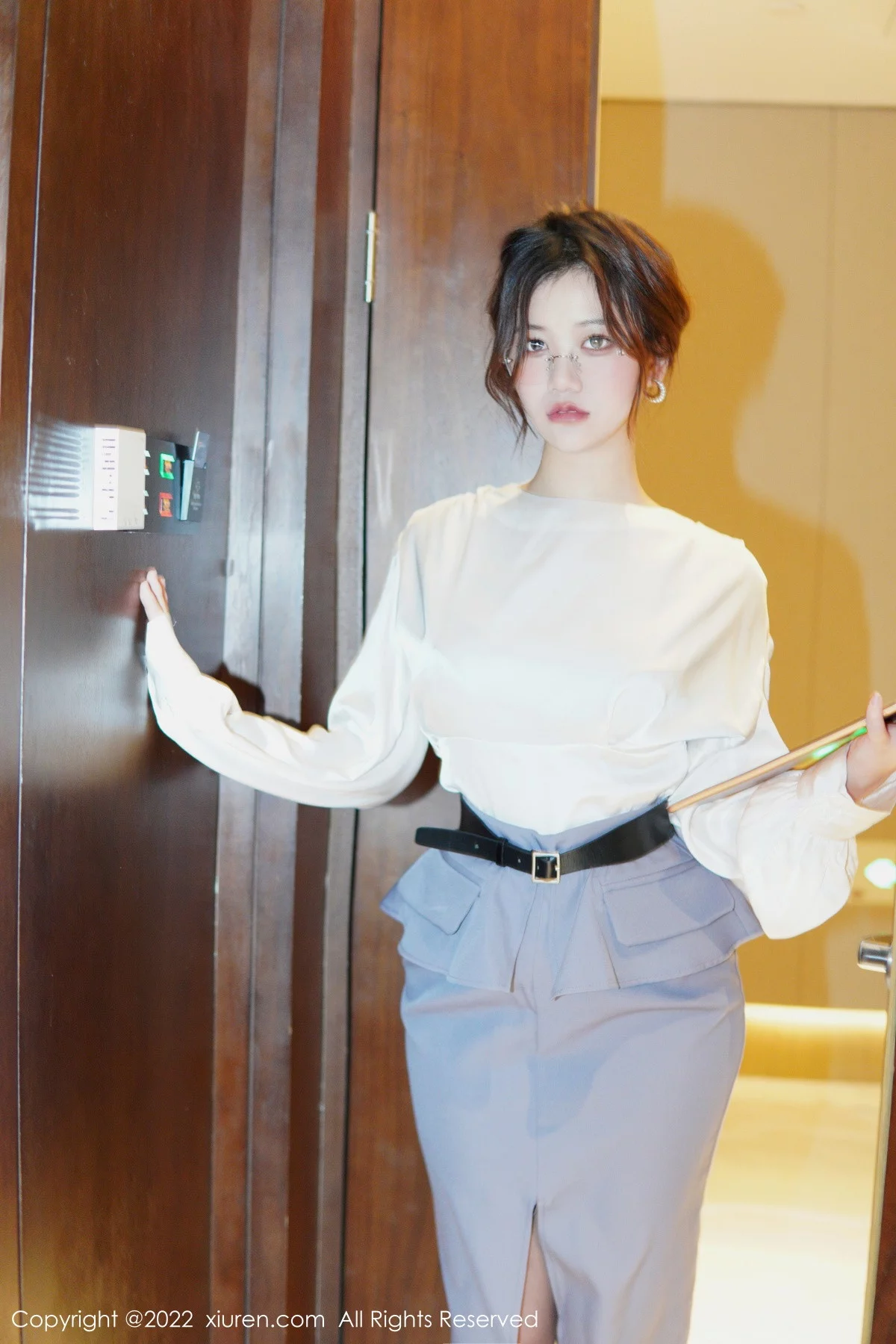 [[XiuRen秀人网]秀人网]No.6028_模特奈奈子醉酒女教师主题半脱露绿灰色蕾丝内衣撩人诱惑写真79P