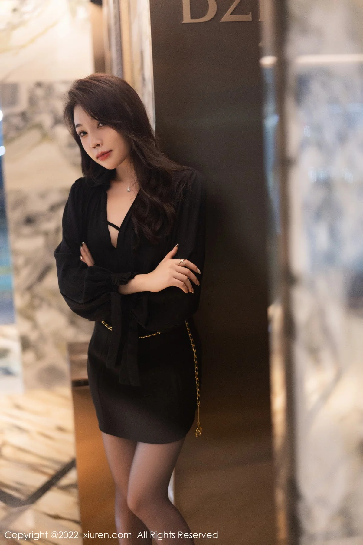 [[XiuRen秀人网]秀人网]No.6033_女神徐莉芝Booty私房半脱露黑色情趣内衣配无内黑丝诱惑写真83P