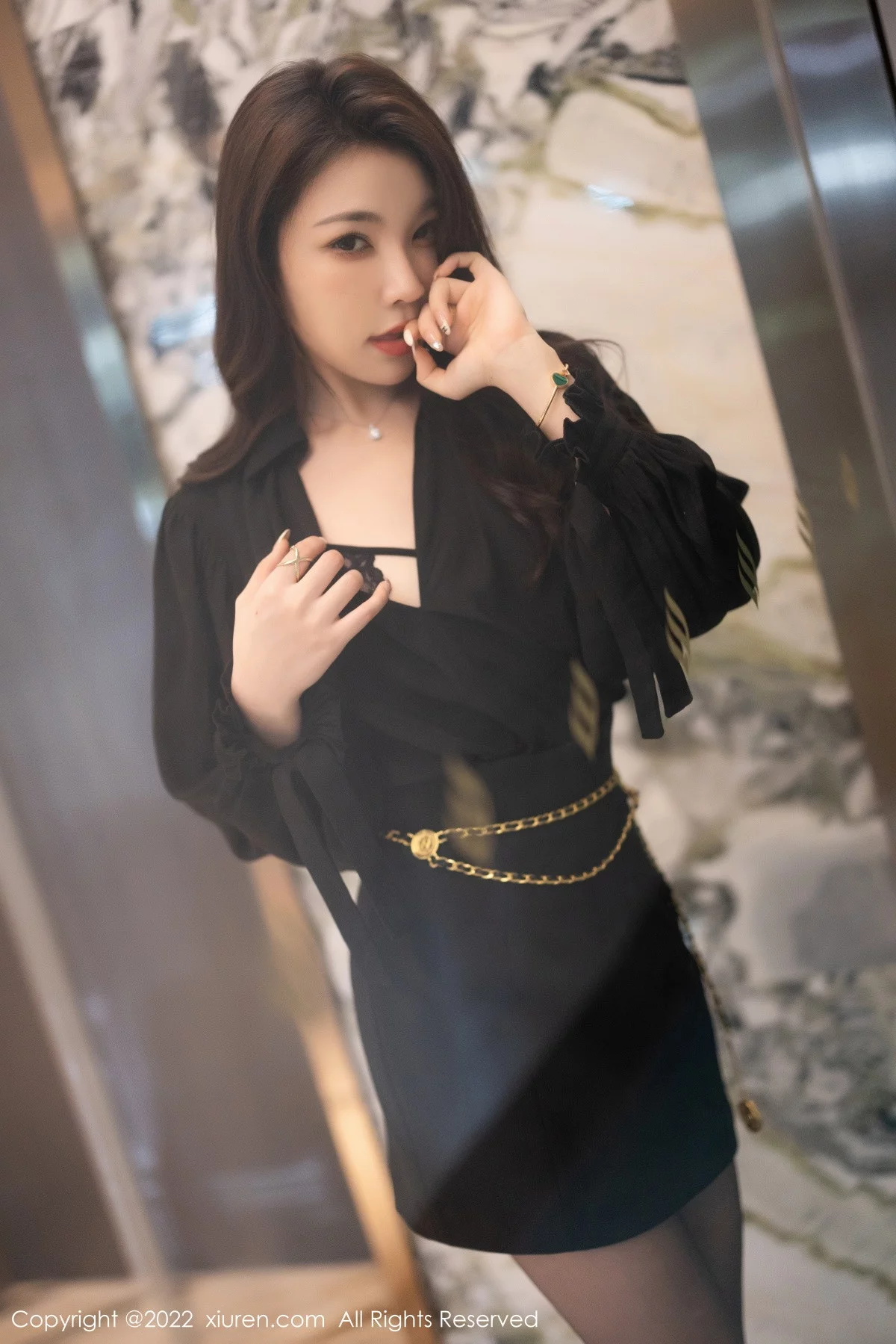 [[XiuRen秀人网]秀人网]No.6033_女神徐莉芝Booty私房半脱露黑色情趣内衣配无内黑丝诱惑写真83P