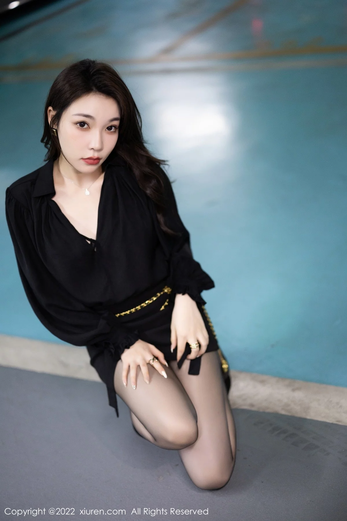 [[XiuRen秀人网]秀人网]No.6033_女神徐莉芝Booty私房半脱露黑色情趣内衣配无内黑丝诱惑写真83P