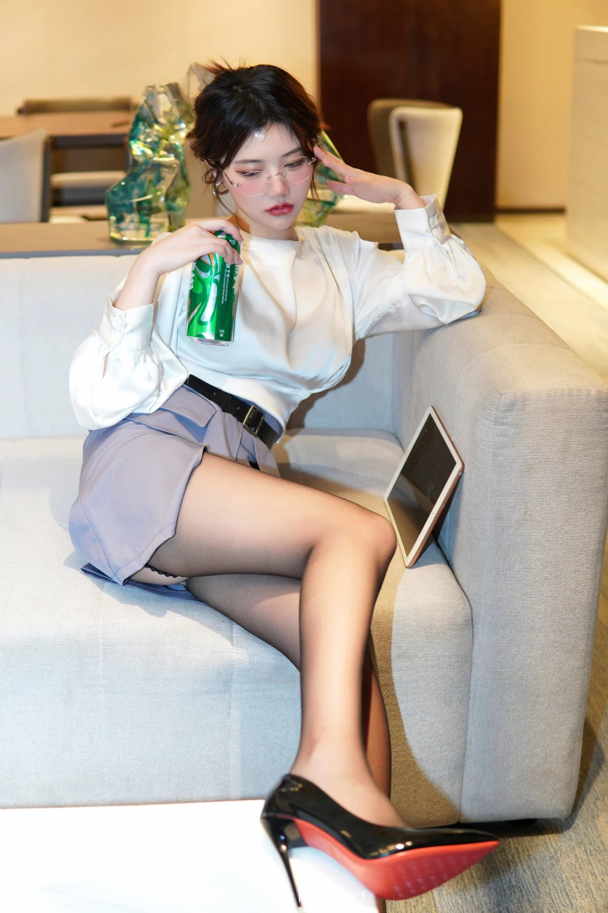 [[XiuRen秀人网]秀人网]No.6028_模特奈奈子醉酒女教师主题半脱露绿灰色蕾丝内衣撩人诱惑写真79P