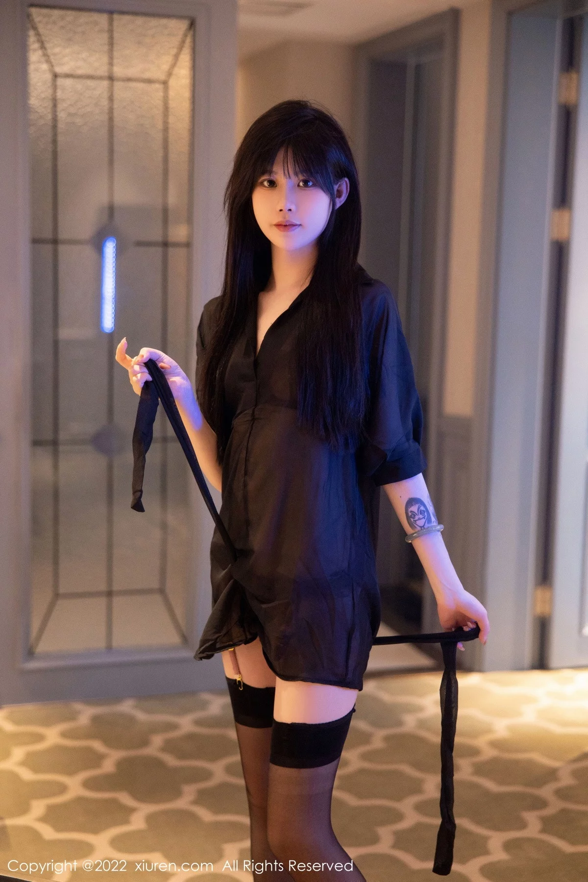 [[XiuRen秀人网]秀人网]No.6030_模特77qiqi私房脱黑衬衣露性感淡红轻透内衣秀完美身材诱惑写真72P