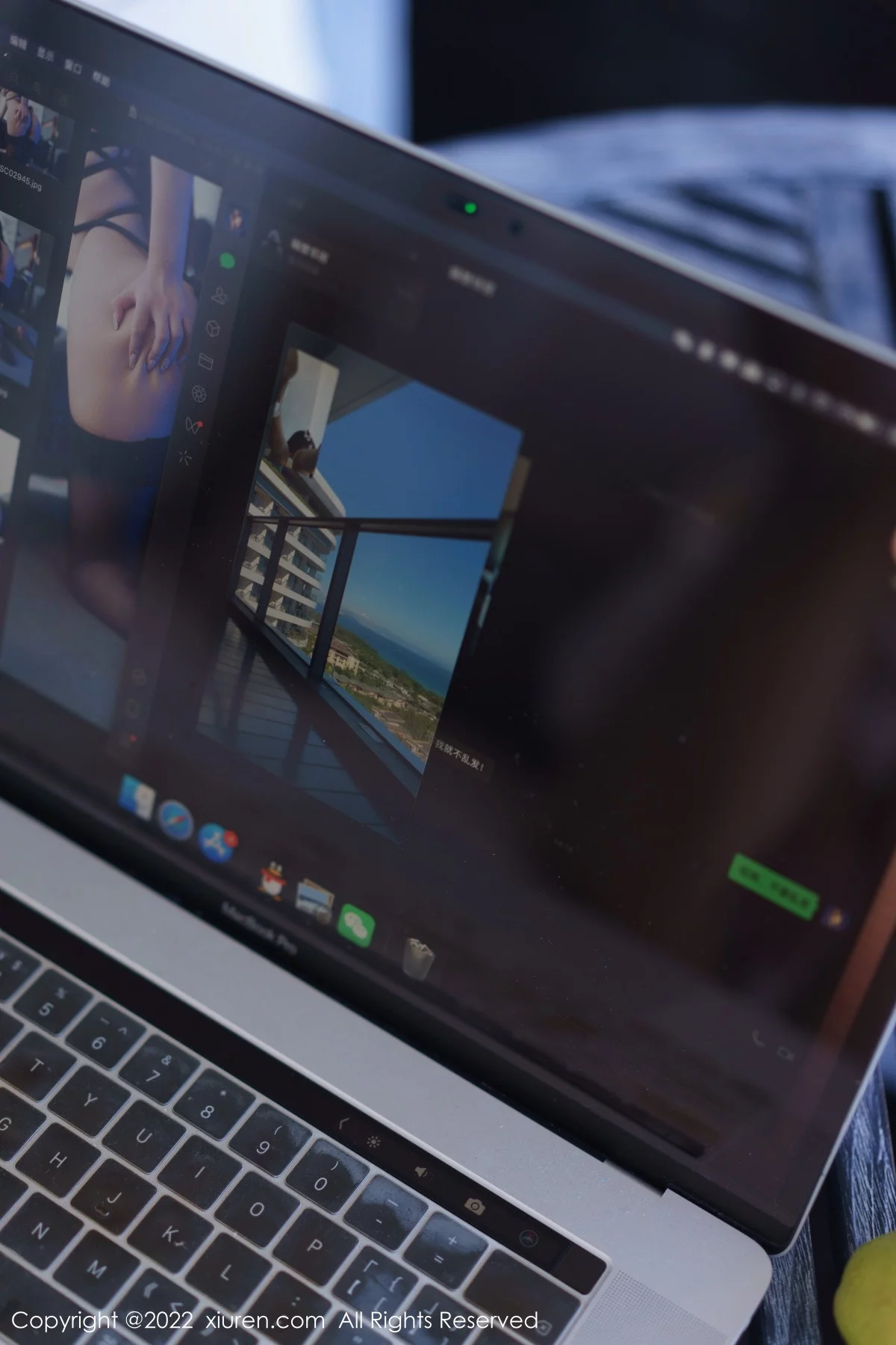 [[XiuRen秀人网]秀人网]No.6032_模特Laura阿姣性感白色露肩连衣短裙秀曼妙身姿甜美迷人写真92P