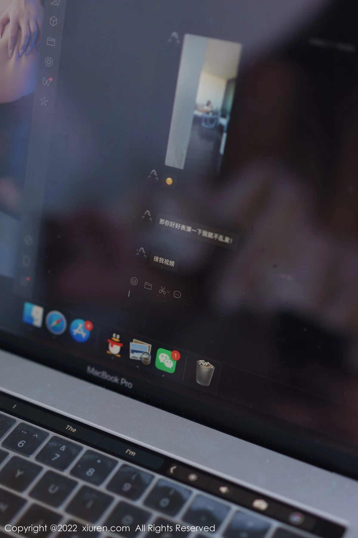 [[XiuRen秀人网]秀人网]No.6032_模特Laura阿姣性感白色露肩连衣短裙秀曼妙身姿甜美迷人写真92P