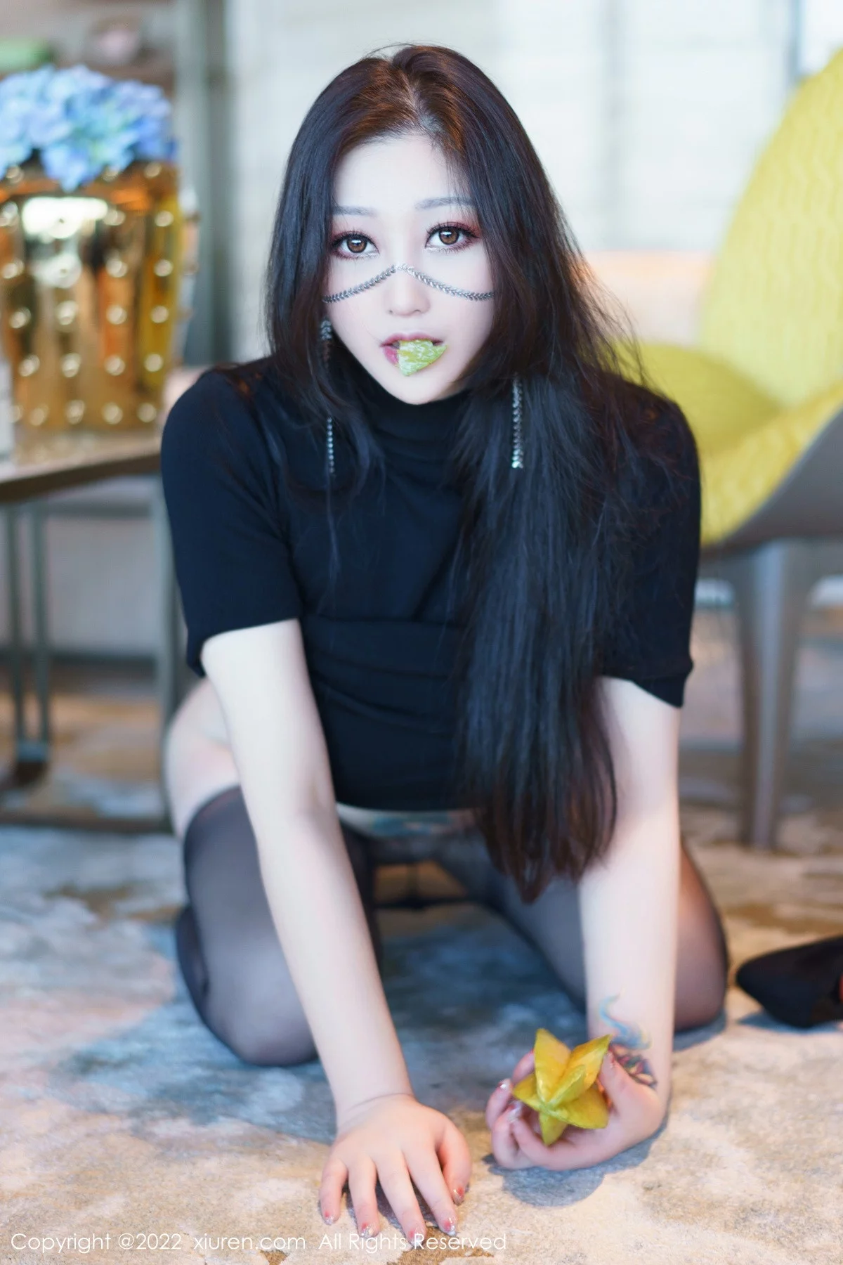 [[XiuRen秀人网]秀人网]No.6036_女神妲己_Toxic黑色收身衣配超薄无内黑丝秀翘臀美腿诱惑写真80P