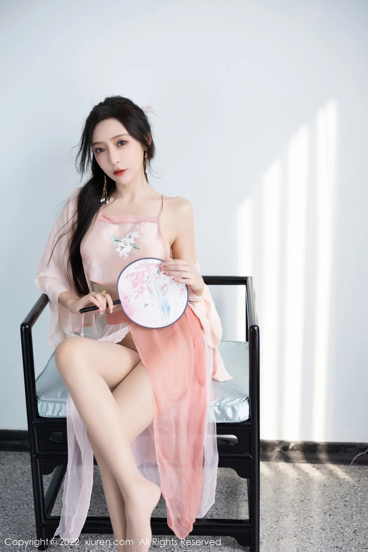 [[XiuRen秀人网]秀人网]No.6040_女神王馨瑶yanni私房粉色肚兜配超薄肉丝秀惹火身材诱惑写真81P