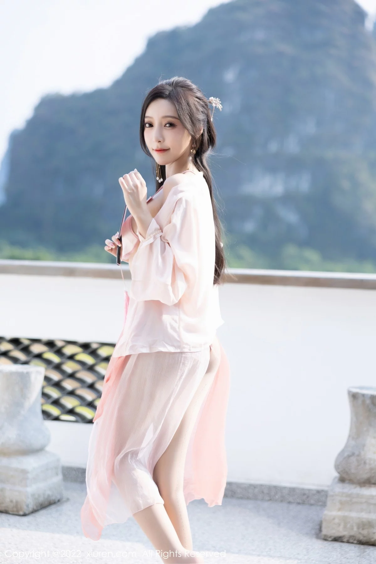 [[XiuRen秀人网]秀人网]No.6040_女神王馨瑶yanni私房粉色肚兜配超薄肉丝秀惹火身材诱惑写真81P