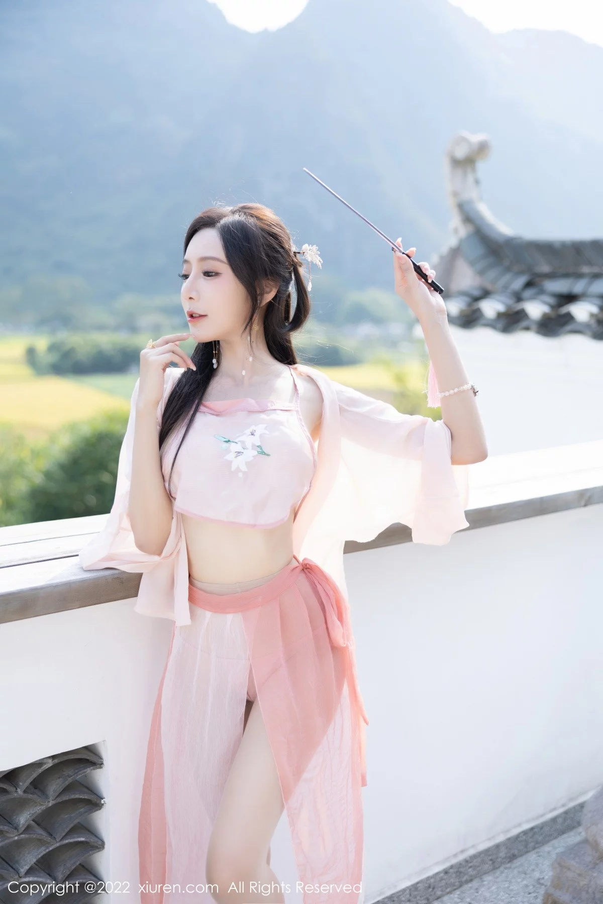 [[XiuRen秀人网]秀人网]No.6040_女神王馨瑶yanni私房粉色肚兜配超薄肉丝秀惹火身材诱惑写真81P