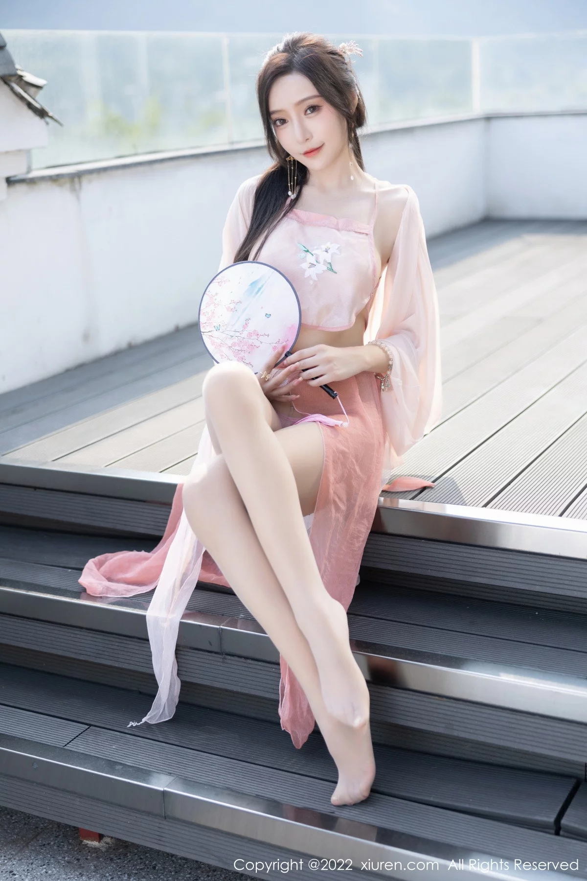 [[XiuRen秀人网]秀人网]No.6040_女神王馨瑶yanni私房粉色肚兜配超薄肉丝秀惹火身材诱惑写真81P