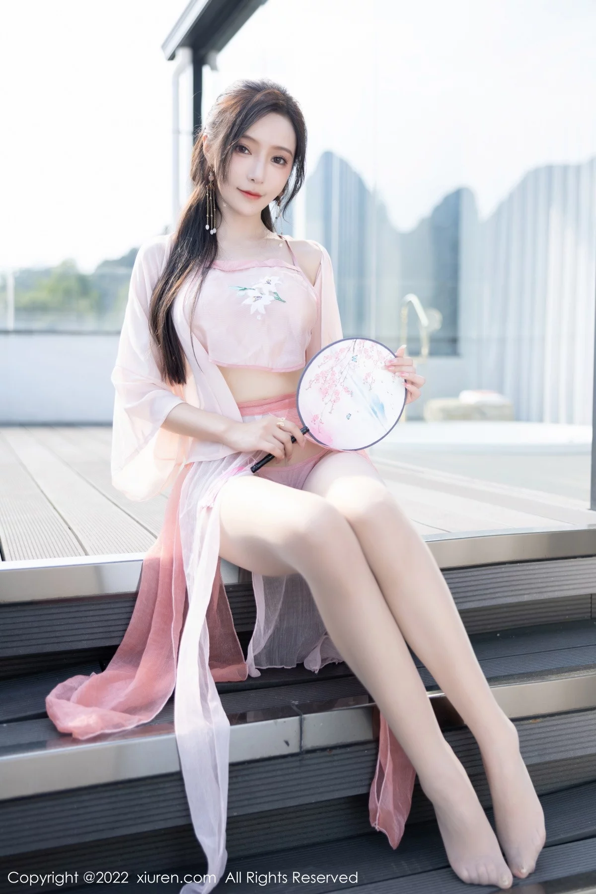 [[XiuRen秀人网]秀人网]No.6040_女神王馨瑶yanni私房粉色肚兜配超薄肉丝秀惹火身材诱惑写真81P