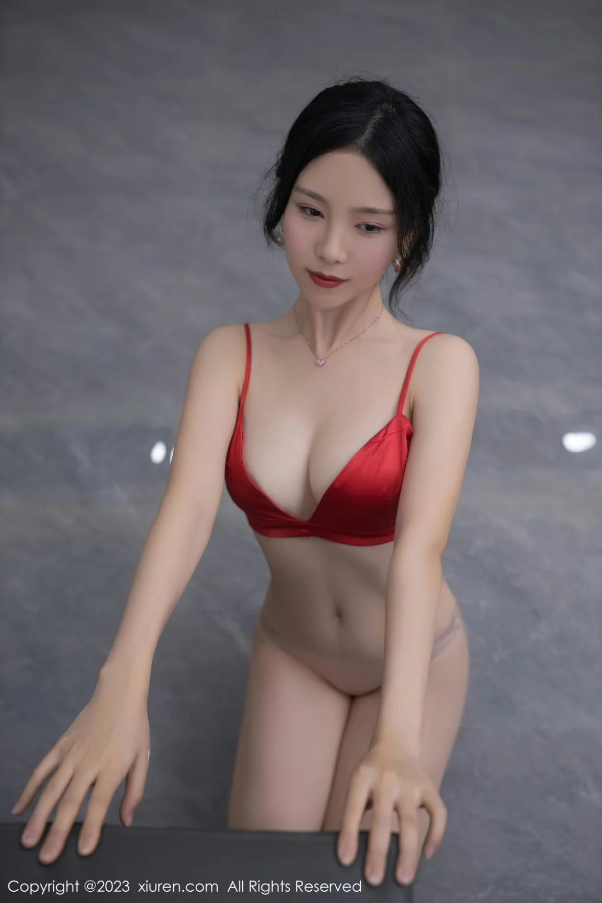 [[XiuRen秀人网]秀人网]No.6189_模特利世女老板角色红色薄透上衣配红短裙露红色内衣诱惑写真73P