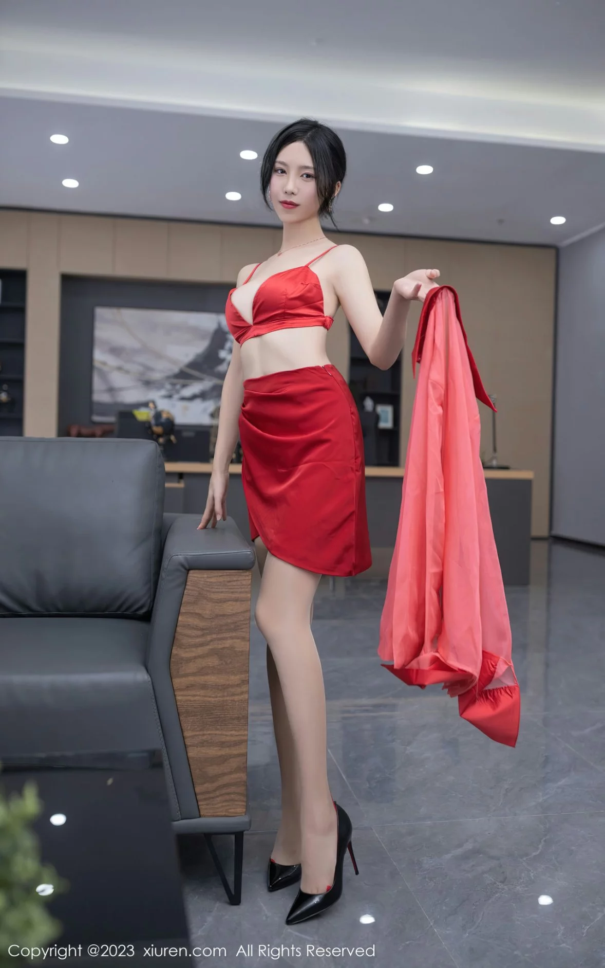 [[XiuRen秀人网]秀人网]No.6189_模特利世女老板角色红色薄透上衣配红短裙露红色内衣诱惑写真73P