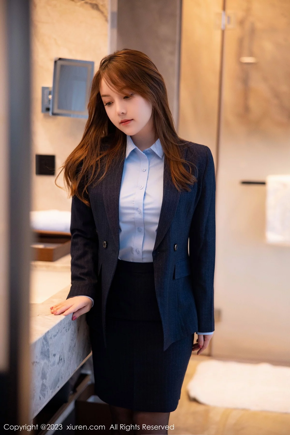 [[XiuRen秀人网]秀人网]No.6190_模特豆瓣酱OL装扮深蓝色西服半脱露粉色蕾丝内衣丰满诱惑写真78P