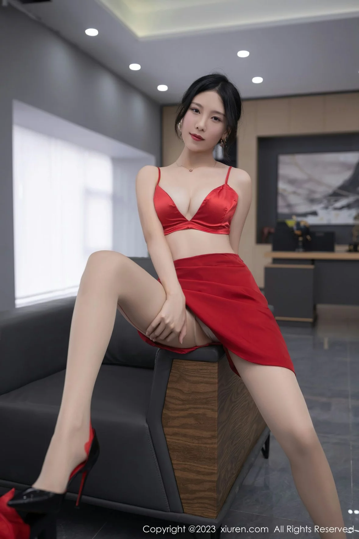 [[XiuRen秀人网]秀人网]No.6189_模特利世女老板角色红色薄透上衣配红短裙露红色内衣诱惑写真73P