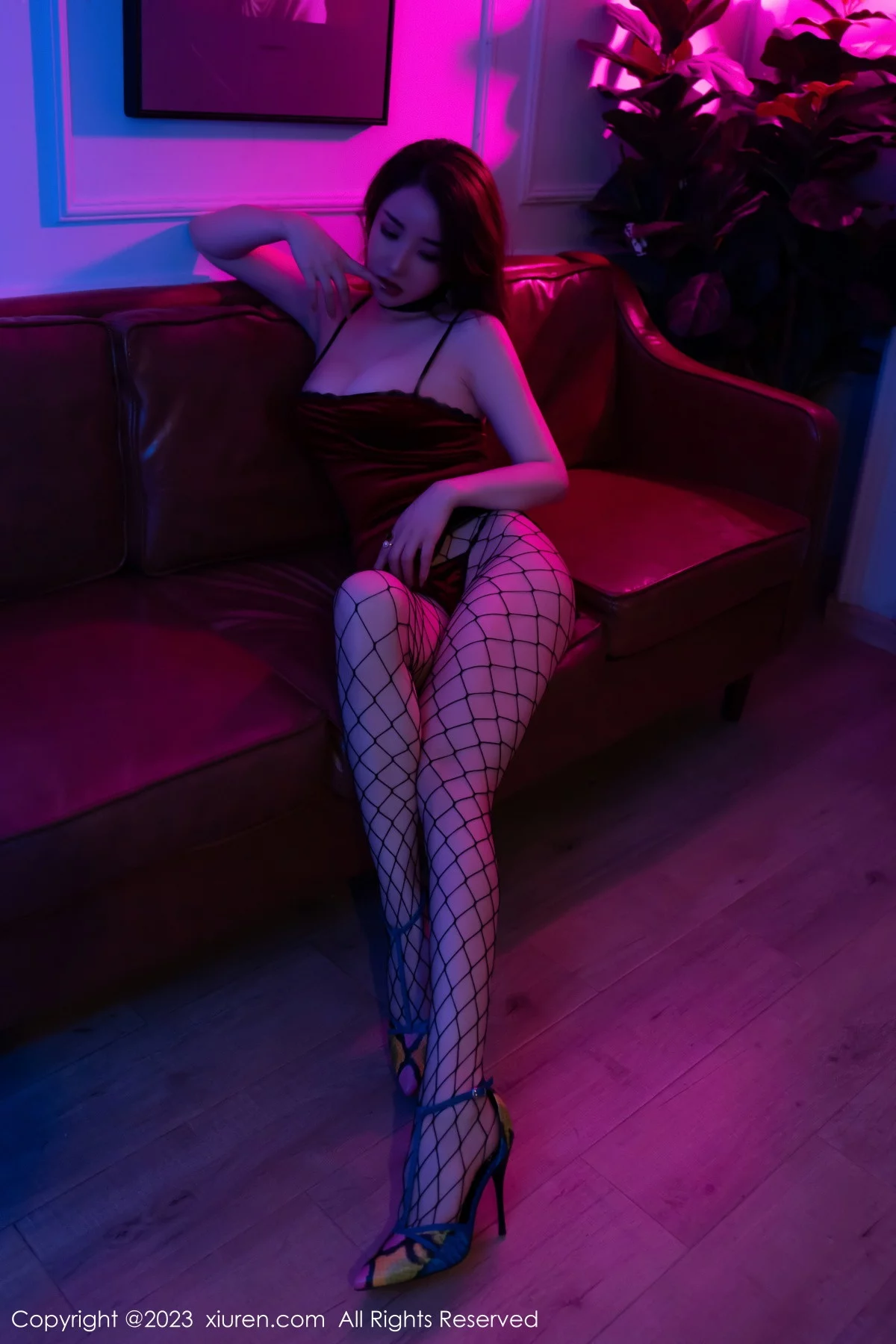 [[XiuRen秀人网]秀人网]No.6192_新人雨儿1494性感红色吊带短裙配网格丝袜秀苗条身姿迷人写真60P