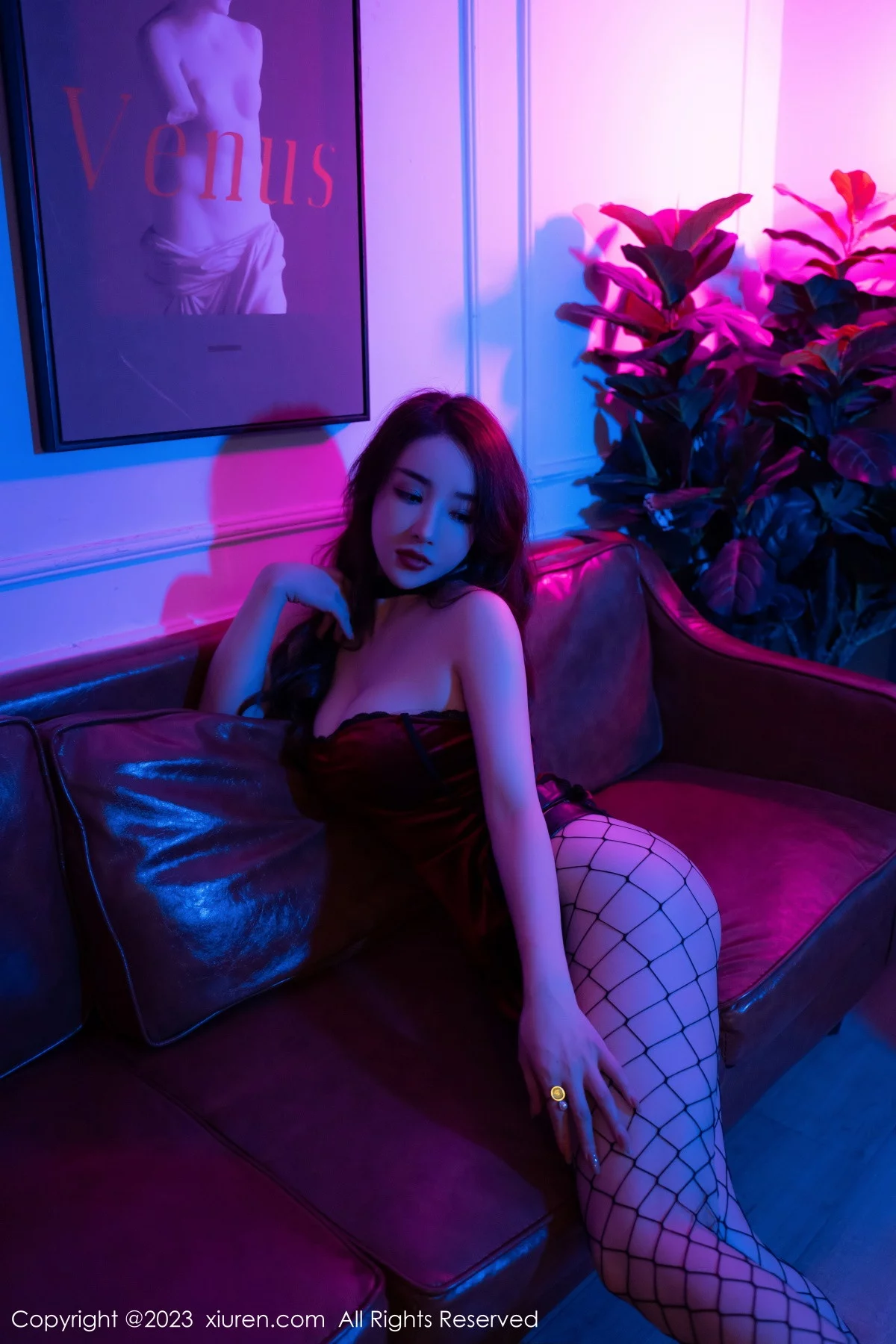 [[XiuRen秀人网]秀人网]No.6192_新人雨儿1494性感红色吊带短裙配网格丝袜秀苗条身姿迷人写真60P