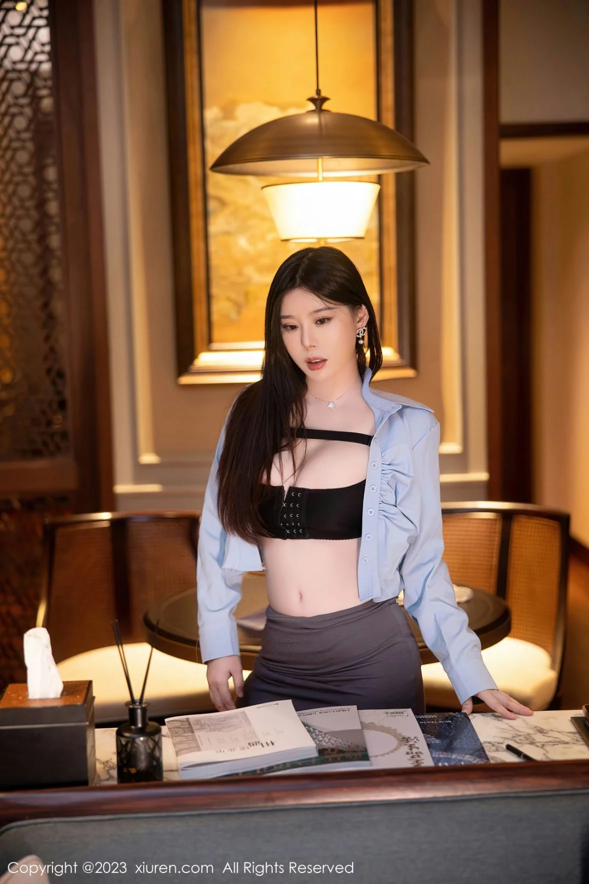 [[XiuRen秀人网]秀人网]No.6196_模特白茹雪性感浅蓝色上衣配灰色短裙露黑色内衣迷人诱惑写真66P