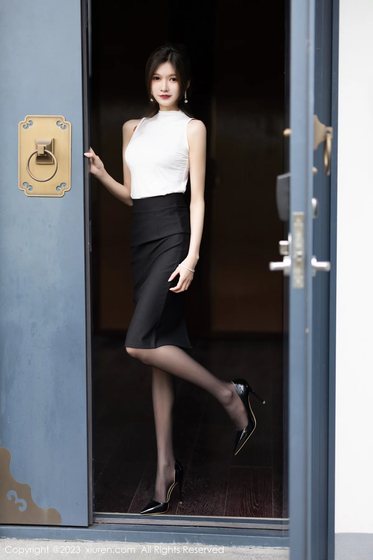 [[XiuRen秀人网]秀人网]No.6194_模特程程程-海南岛旅拍半脱露红色蕾丝内衣配超薄黑丝诱惑写真81P