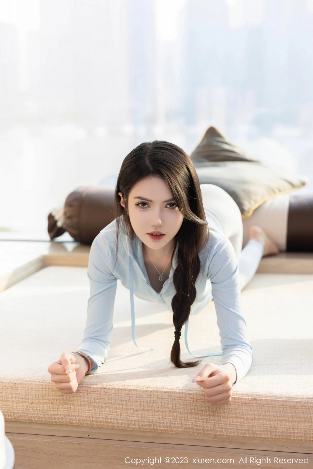 [[XiuRen秀人网]秀人网]No.6195_模特媛媛酱belle浅蓝色上衣配薄透收身长裤秀惹火身材诱惑写真97P