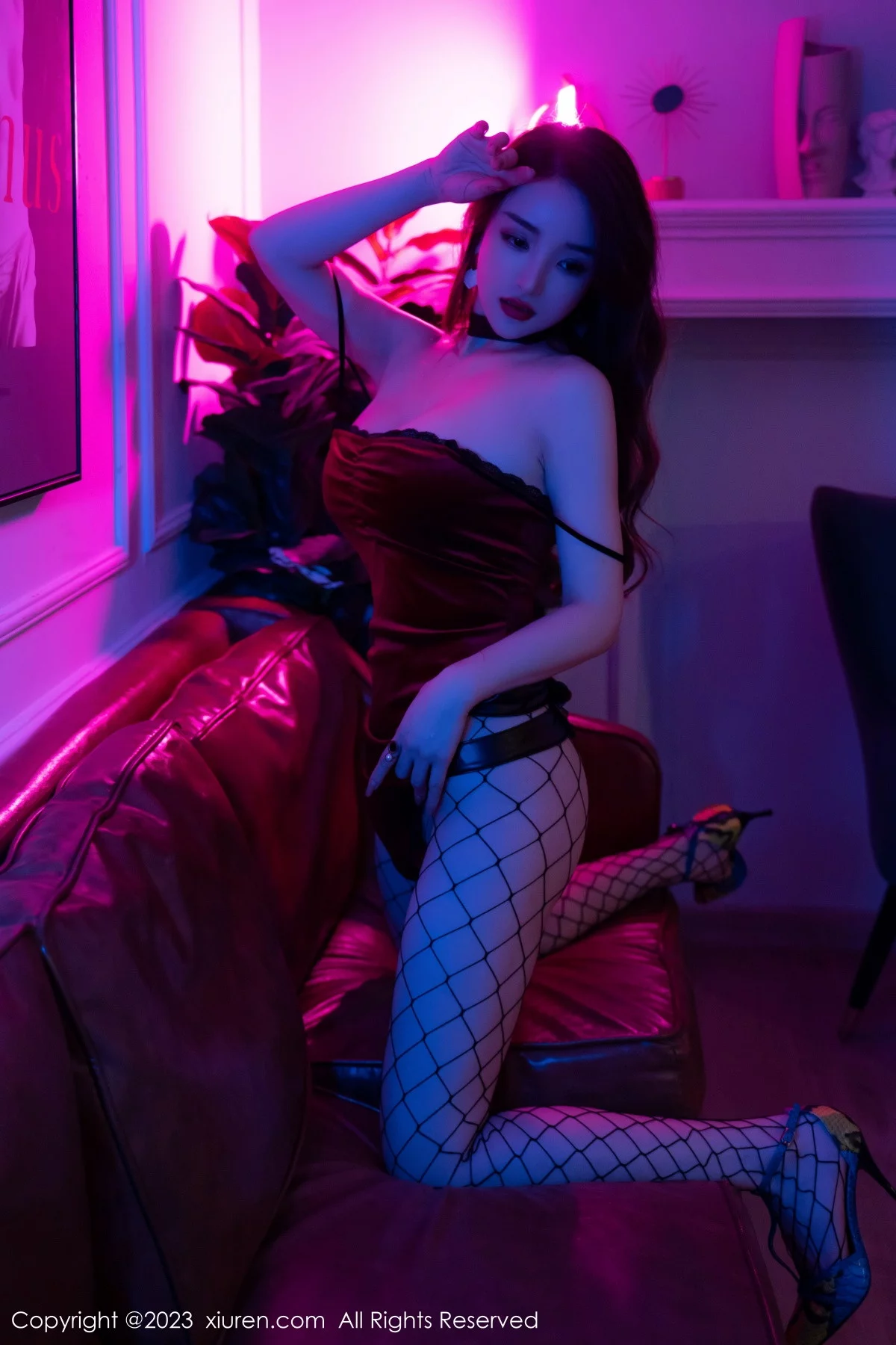 [[XiuRen秀人网]秀人网]No.6192_新人雨儿1494性感红色吊带短裙配网格丝袜秀苗条身姿迷人写真60P