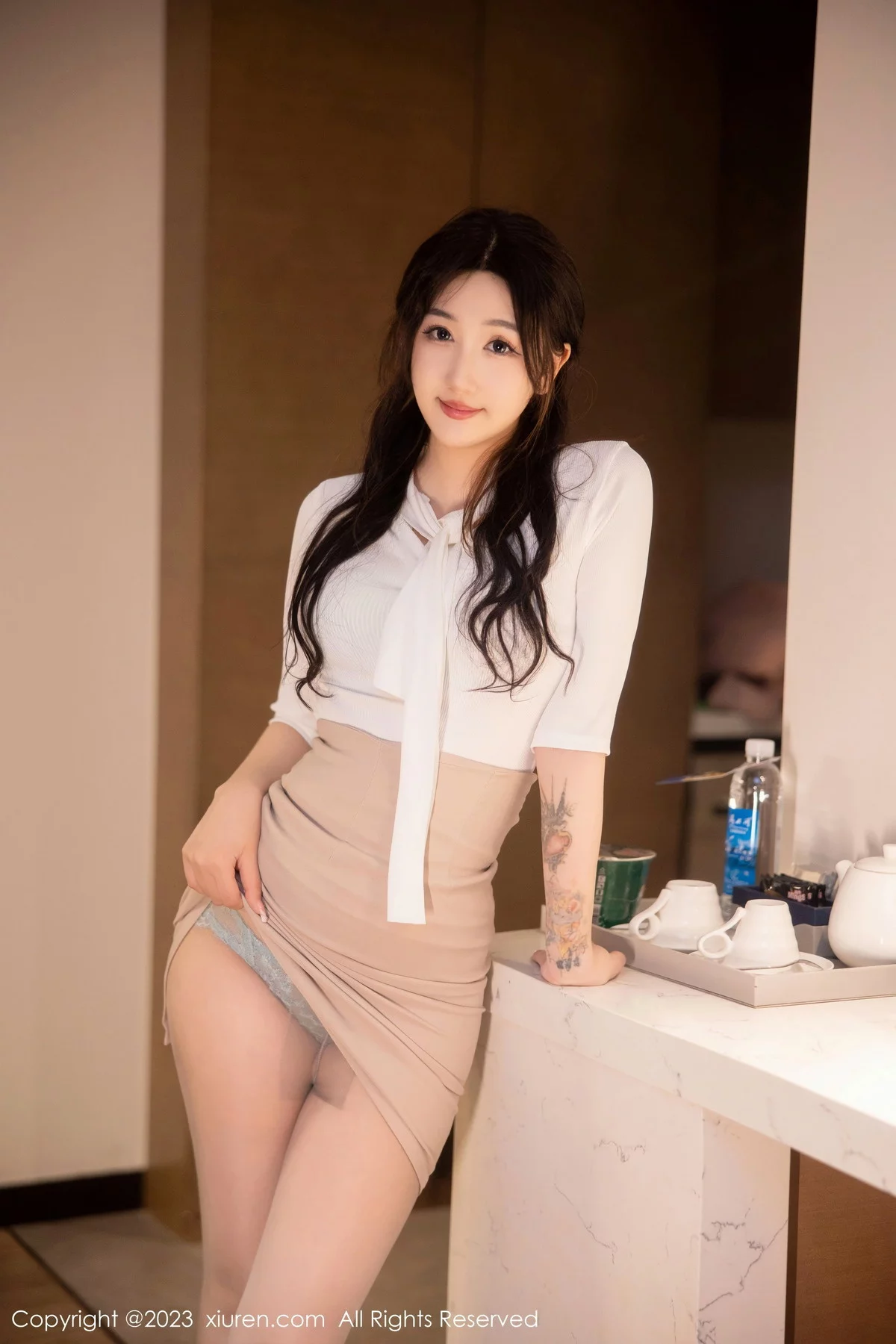 [[XiuRen秀人网]秀人网]No.6207_模特江真真白色Ol职业装露淡蓝色蕾丝内衣秀丰腴身姿迷人写真110P