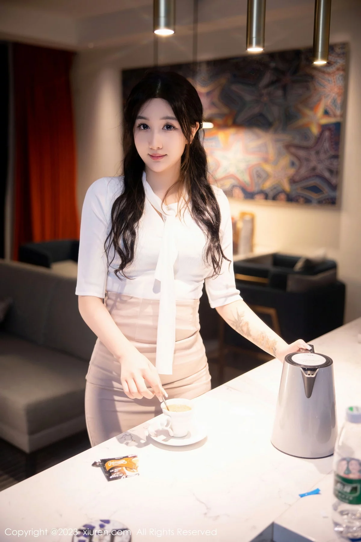 [[XiuRen秀人网]秀人网]No.6207_模特江真真白色Ol职业装露淡蓝色蕾丝内衣秀丰腴身姿迷人写真110P