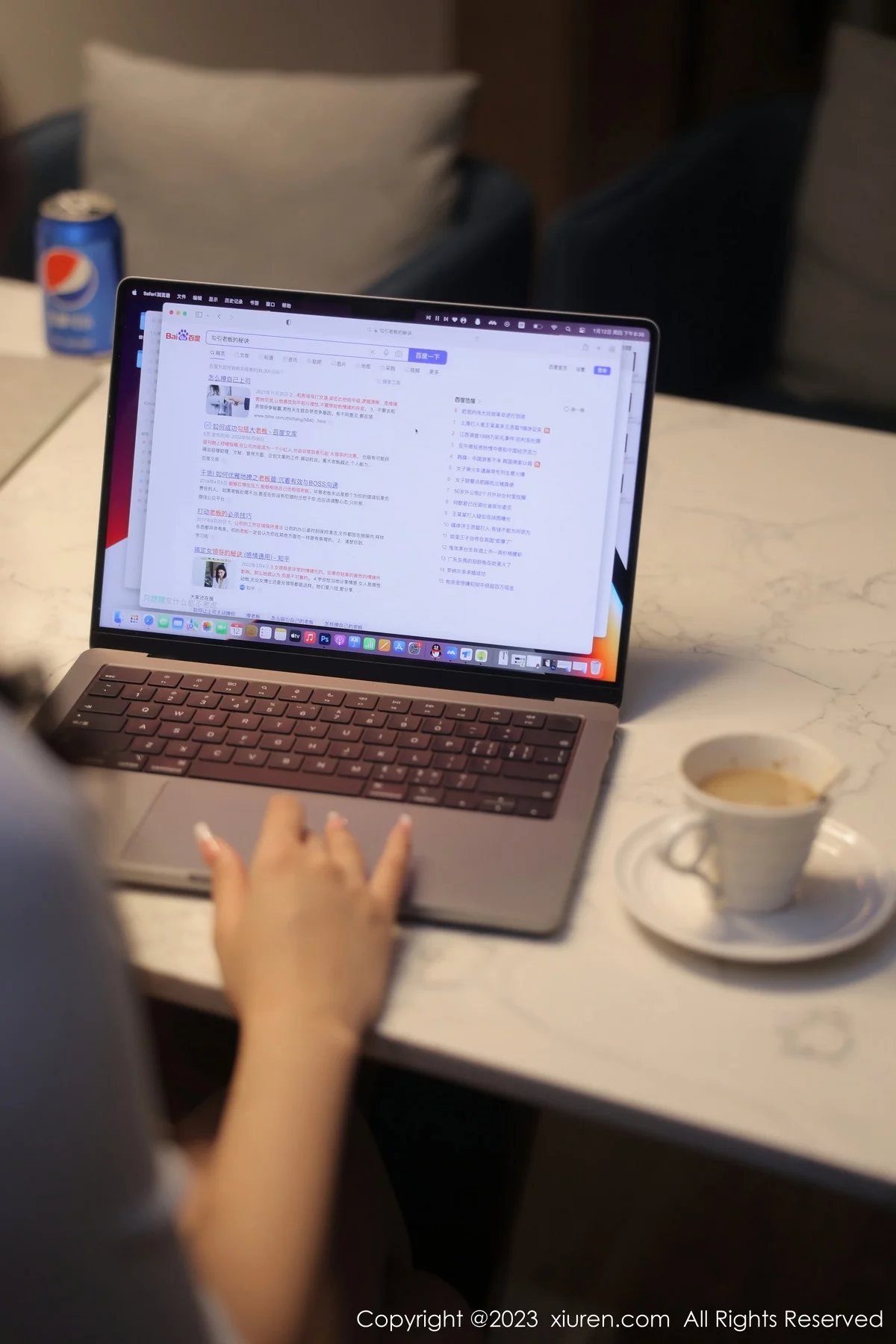 [[XiuRen秀人网]秀人网]No.6207_模特江真真白色Ol职业装露淡蓝色蕾丝内衣秀丰腴身姿迷人写真110P