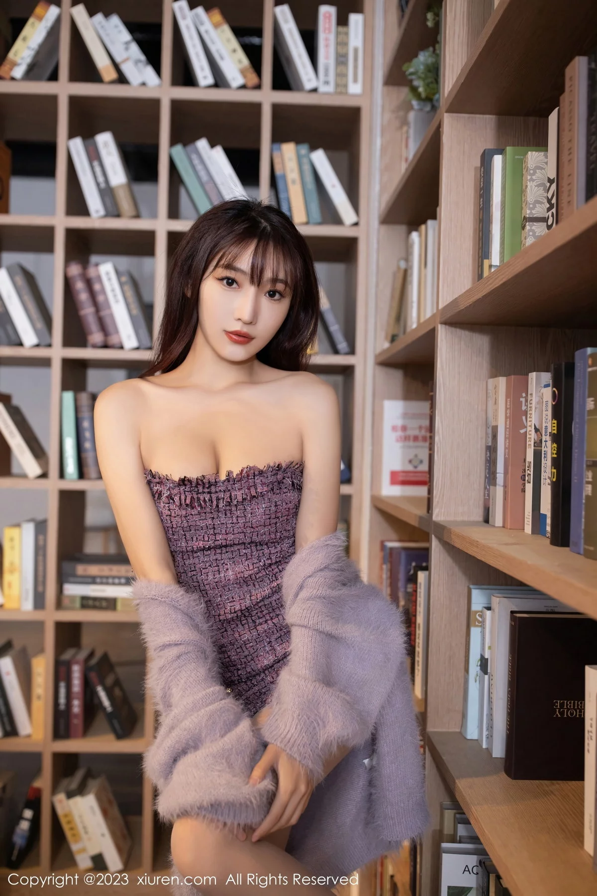 [[XiuRen秀人网]秀人网]No.6209_模特陆萱萱图书馆场景紫色露肩连衣短裙配超薄肉丝完美诱惑写真81P