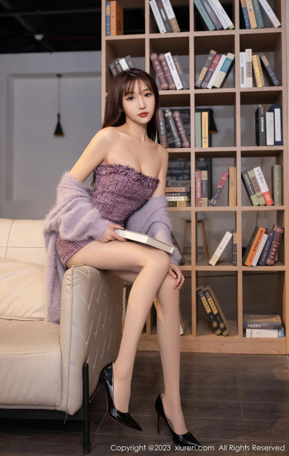 [[XiuRen秀人网]秀人网]No.6209_模特陆萱萱图书馆场景紫色露肩连衣短裙配超薄肉丝完美诱惑写真81P