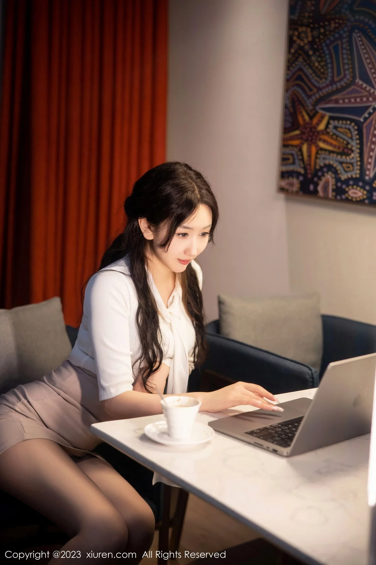 [[XiuRen秀人网]秀人网]No.6207_模特江真真白色Ol职业装露淡蓝色蕾丝内衣秀丰腴身姿迷人写真110P