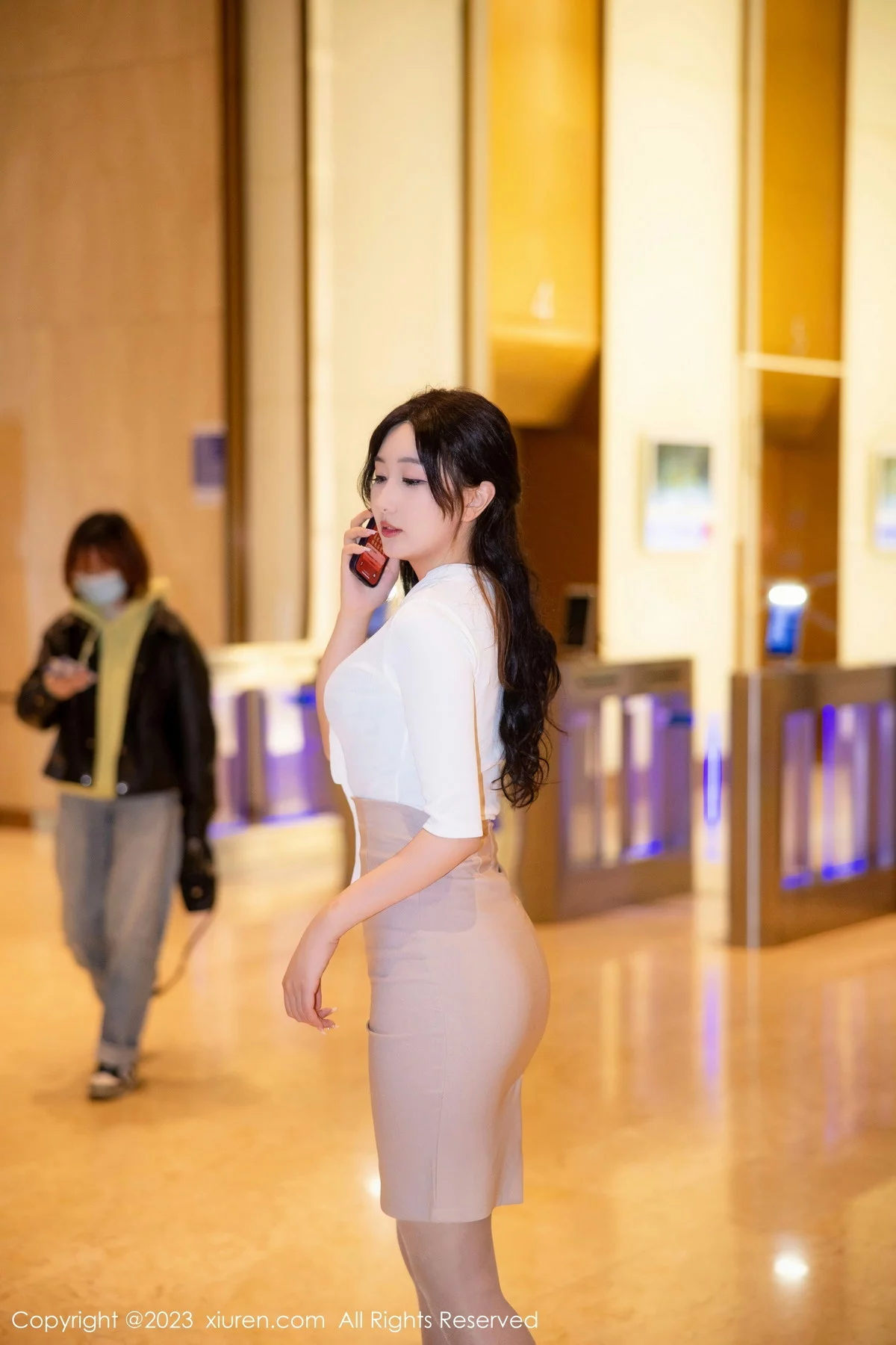 [[XiuRen秀人网]秀人网]No.6207_模特江真真白色Ol职业装露淡蓝色蕾丝内衣秀丰腴身姿迷人写真110P