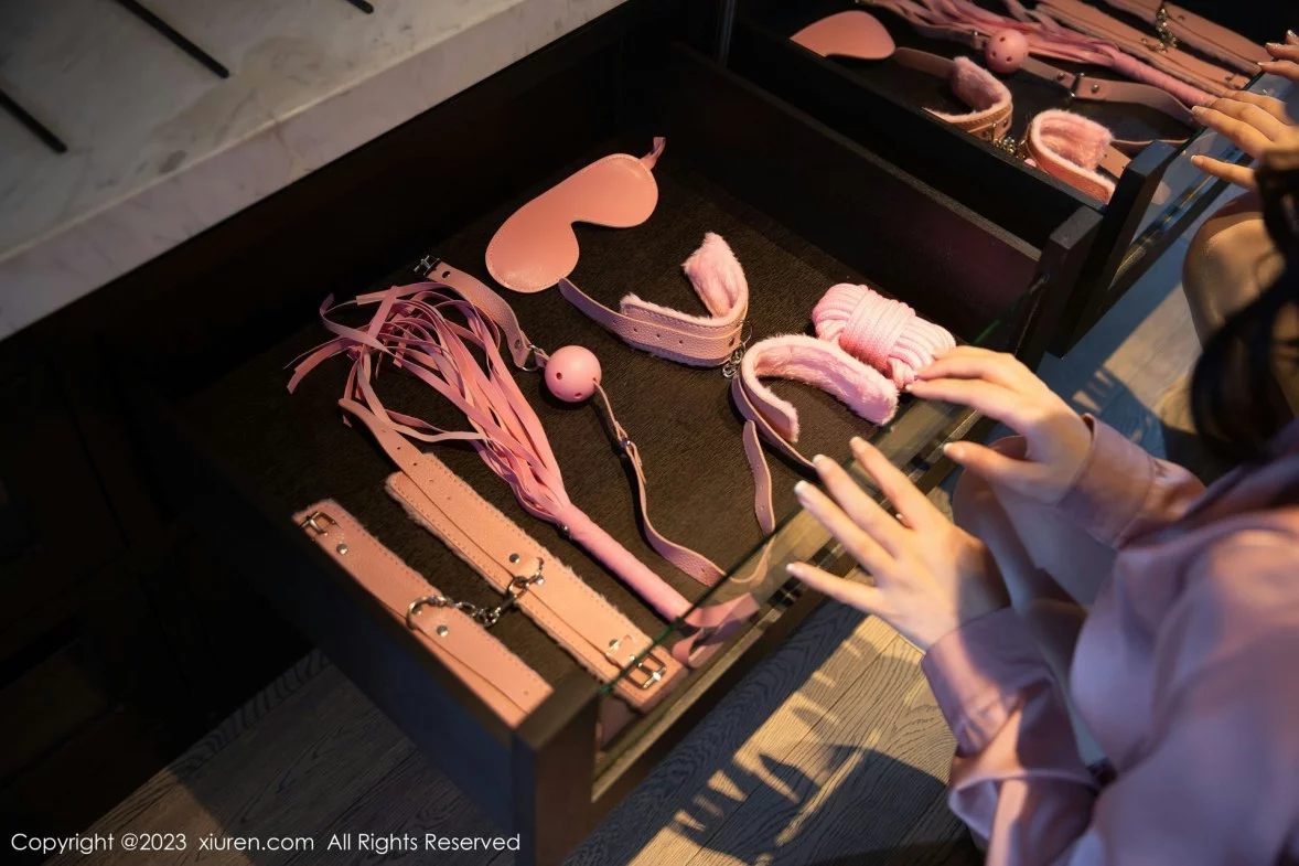 [[XiuRen秀人网]秀人网]No.6211_模特熊小诺私房半脱露暗绿色蕾丝内衣秀曼妙身姿迷人诱惑写真77P