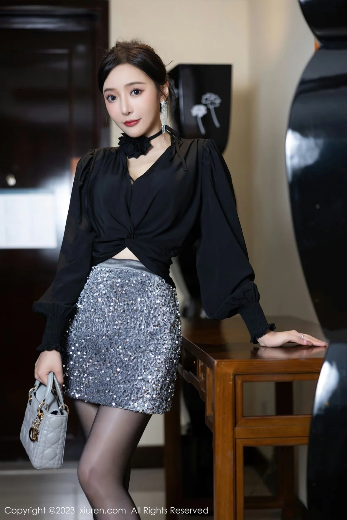 [[XiuRen秀人网]秀人网]No.6215_女神王馨瑶yanni私房半脱露性感黑色蕾丝内衣配开档黑丝诱惑写真80P