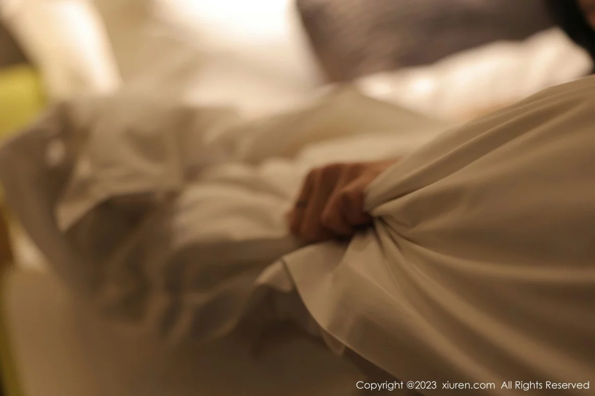 [[XiuRen秀人网]秀人网]No.6210_新人模特谢小蒽私房半脱学生制服露白色蕾丝内衣迷人诱惑写真91P