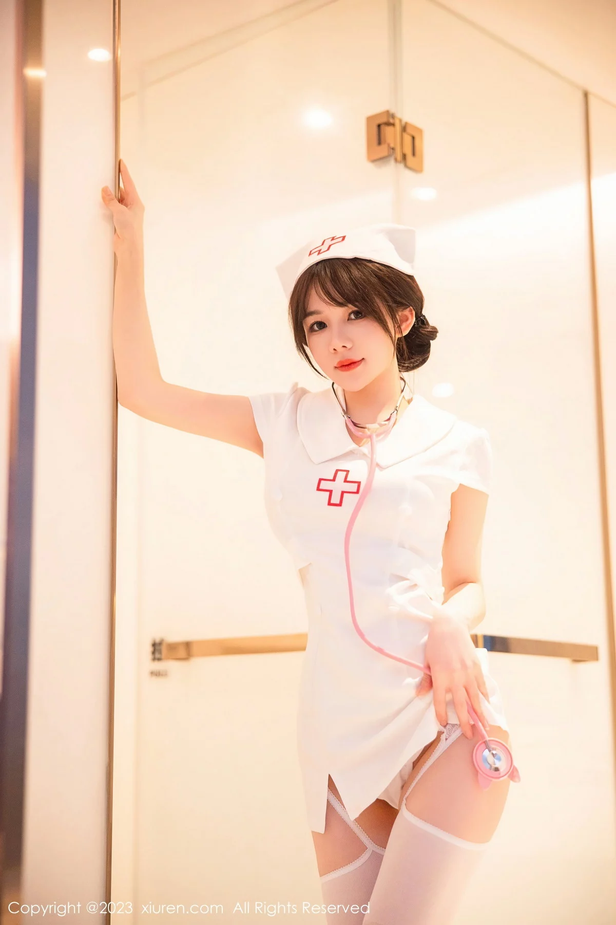 [[XiuRen秀人网]秀人网]No.6221_模特婠婠么性感白色情趣护士服配白丝吊袜秀曼妙身姿绝美写真81P