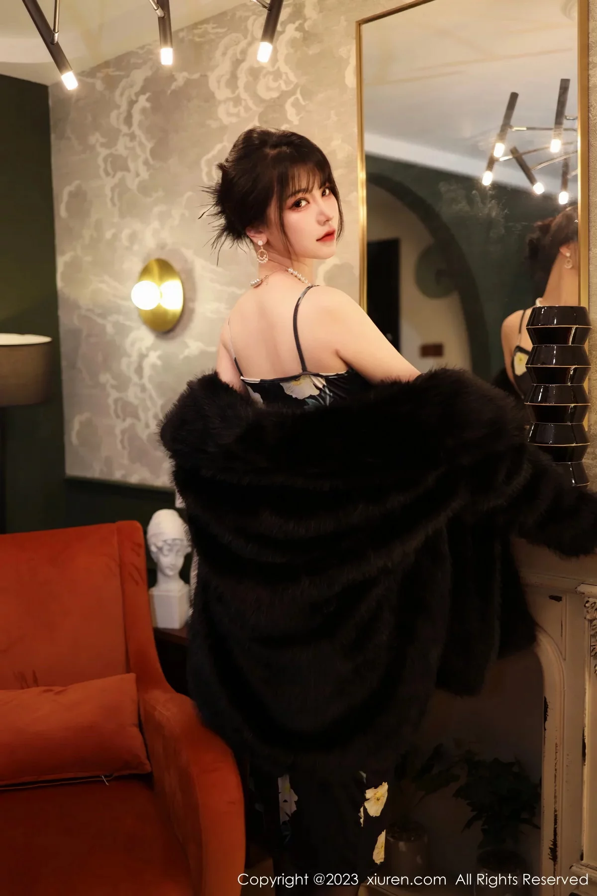 [[XiuRen秀人网]秀人网]No.6220_模特桃桃子性感黑色吊带裙配超薄无内黑丝秀完美身材美艳写真85P