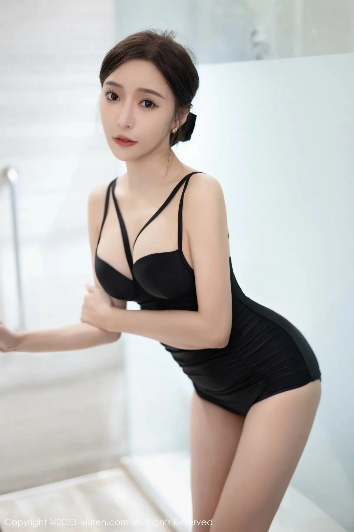 [[XiuRen秀人网]秀人网]No.6222_女神王馨瑶yanni海南岛旅拍性感黑色泳装秀丰满身材迷人写真84P