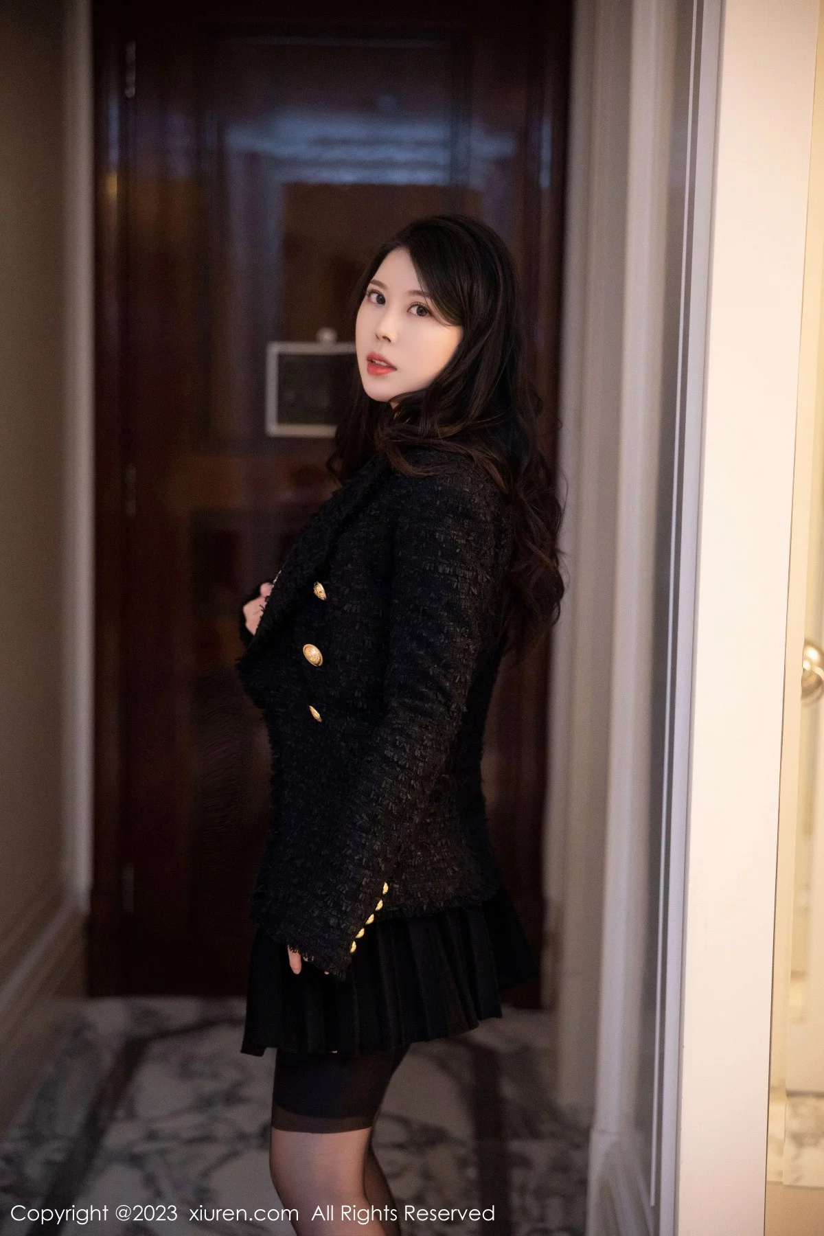 [[XiuRen秀人网]秀人网]No.6147_模特白茹雪私房半脱露金色带图案内衣配黑丝吊袜极致魅惑写真79P