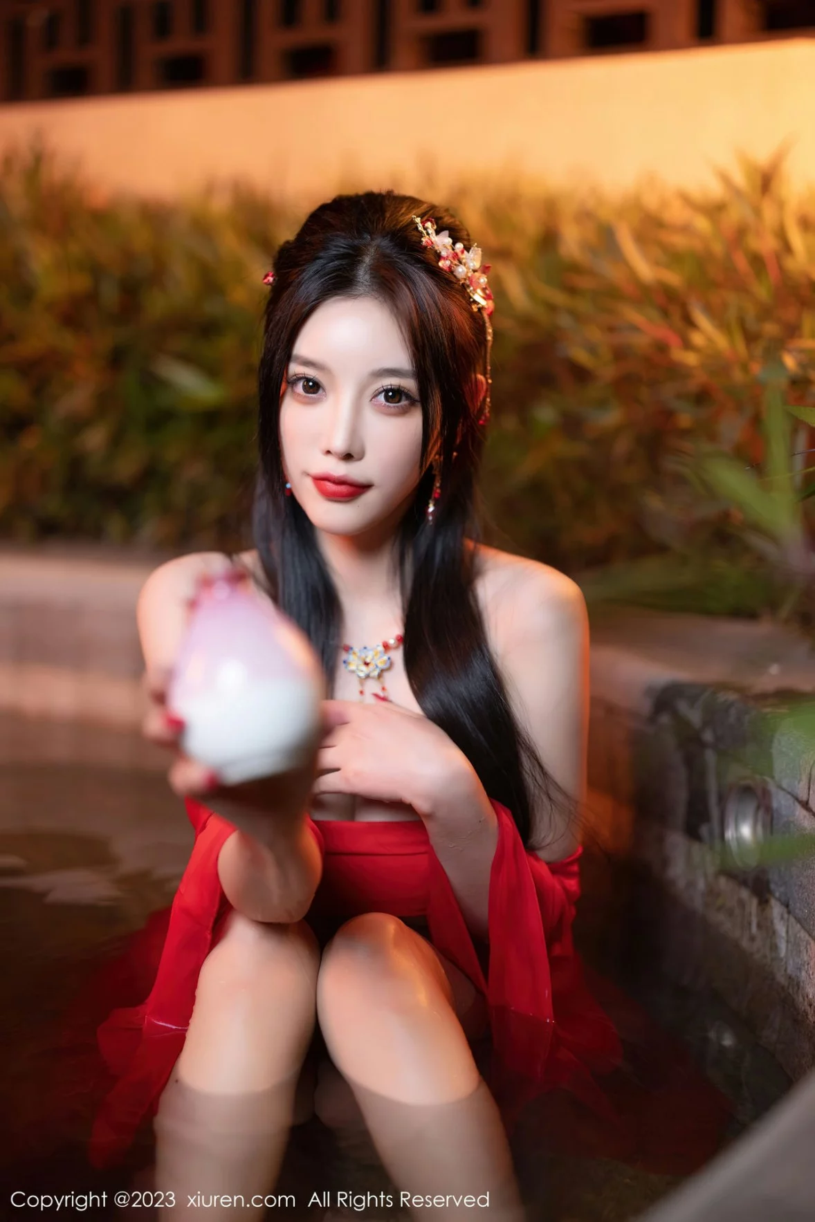 [[XiuRen秀人网]秀人网]No.6149_女神杨晨晨Yome温泉性感半透红色丝绸秀丰满身材惹火诱惑写真88P