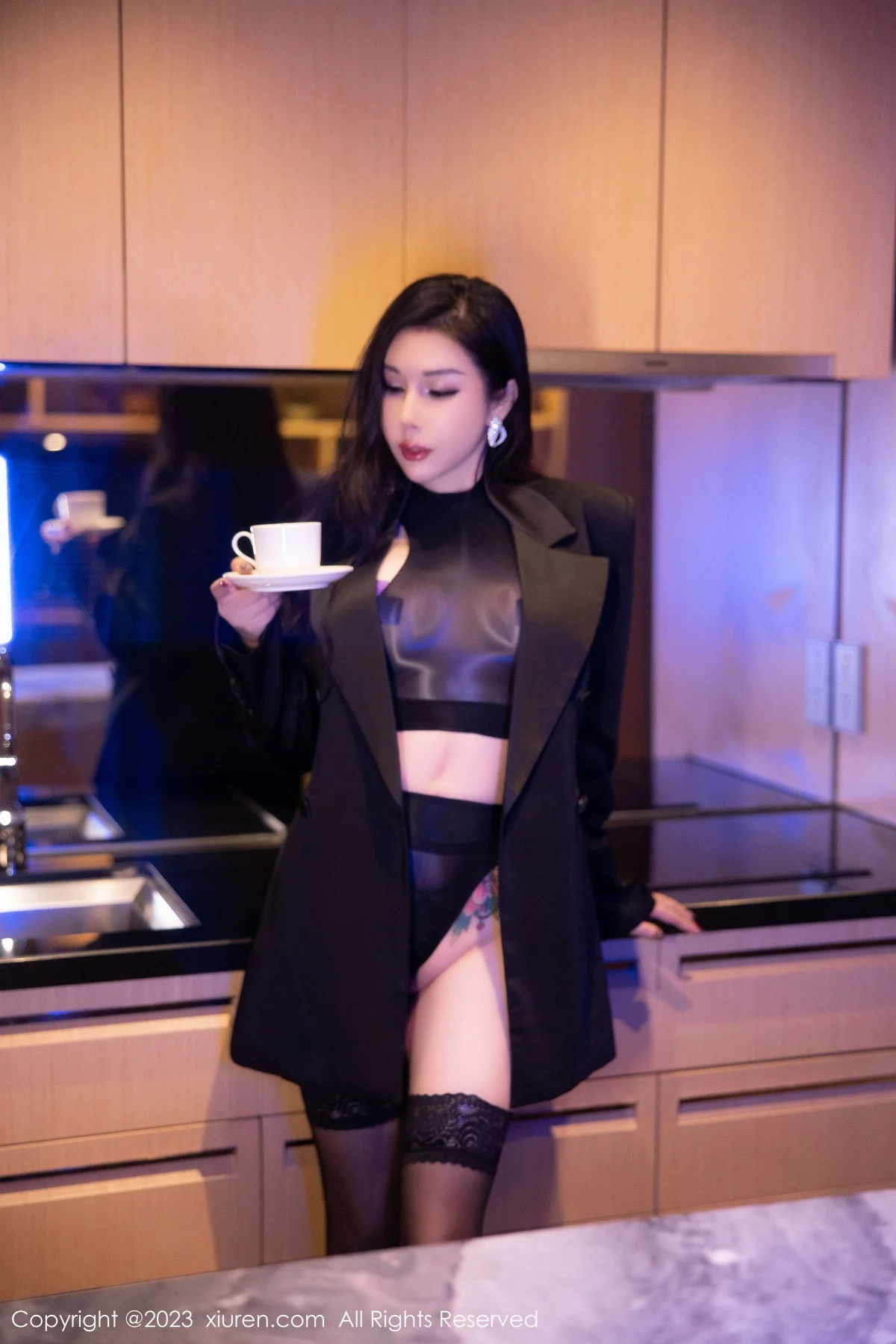 [[XiuRen秀人网]秀人网]No.6143_模特田冰冰私房脱外衣露性感黑色情趣服饰秀豪乳遮点诱惑写真74P