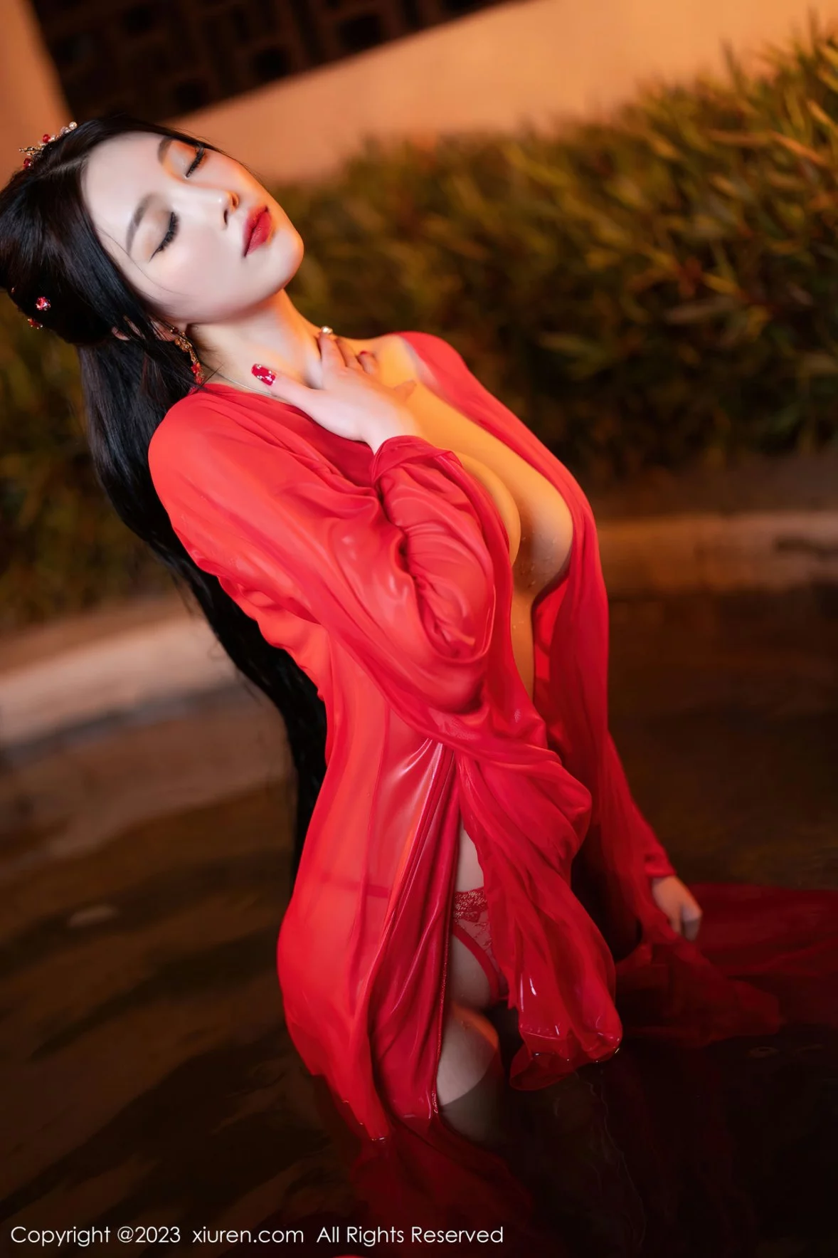 [[XiuRen秀人网]秀人网]No.6149_女神杨晨晨Yome温泉性感半透红色丝绸秀丰满身材惹火诱惑写真88P