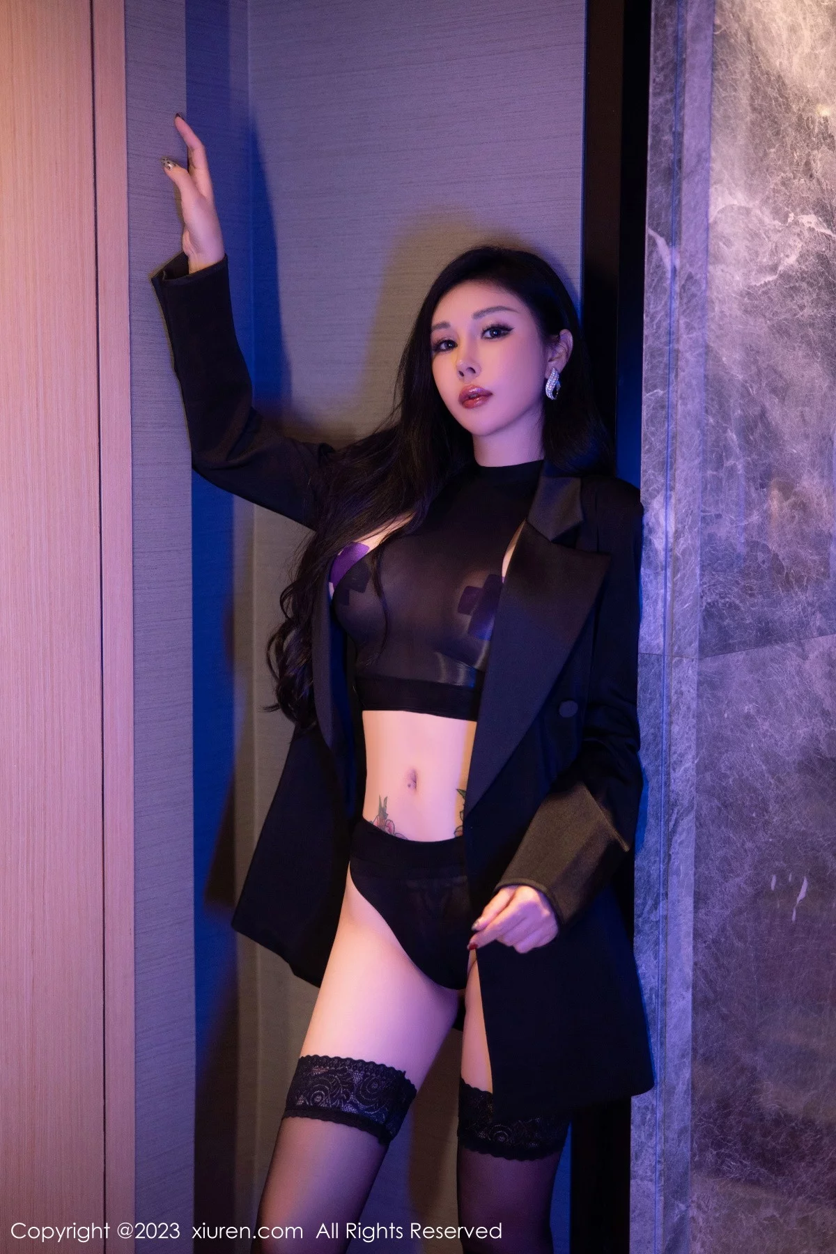 [[XiuRen秀人网]秀人网]No.6143_模特田冰冰私房脱外衣露性感黑色情趣服饰秀豪乳遮点诱惑写真74P