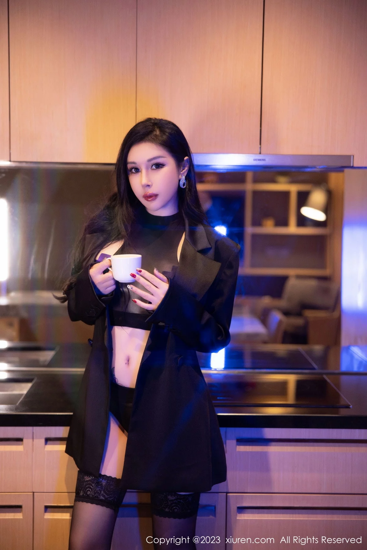 [[XiuRen秀人网]秀人网]No.6143_模特田冰冰私房脱外衣露性感黑色情趣服饰秀豪乳遮点诱惑写真74P