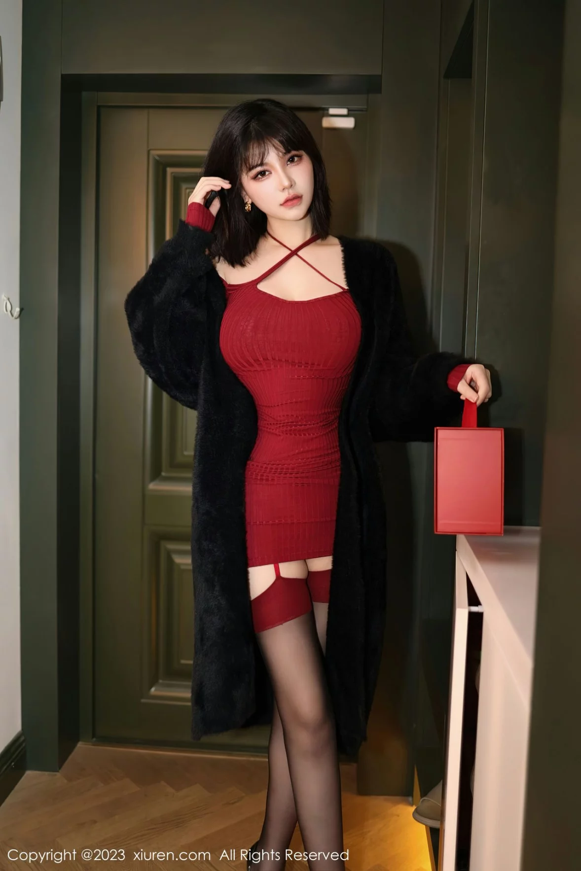 [[XiuRen秀人网]秀人网]No.6144_模特桃桃子红色收身连衣短露黑色蕾丝内衣秀曼妙身姿诱惑写真81P