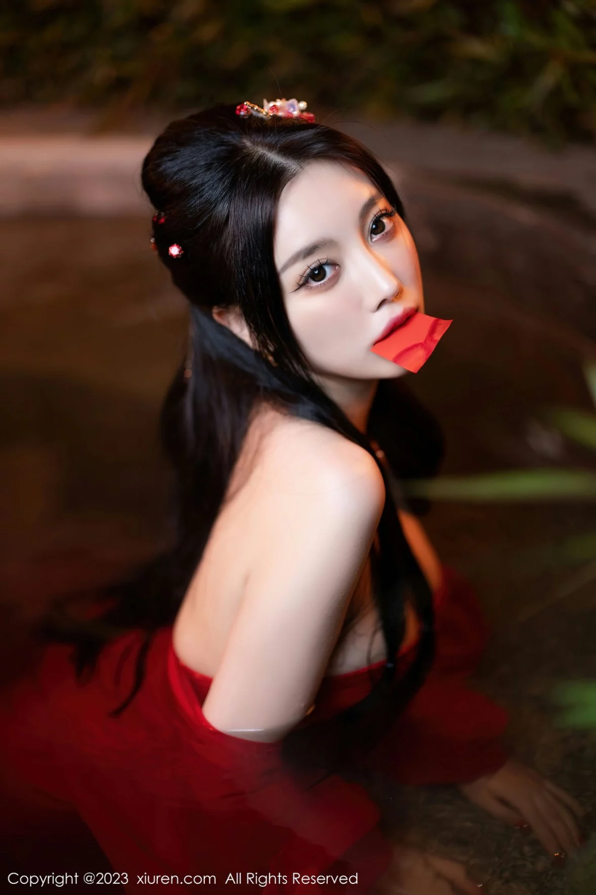 [[XiuRen秀人网]秀人网]No.6149_女神杨晨晨Yome温泉性感半透红色丝绸秀丰满身材惹火诱惑写真88P