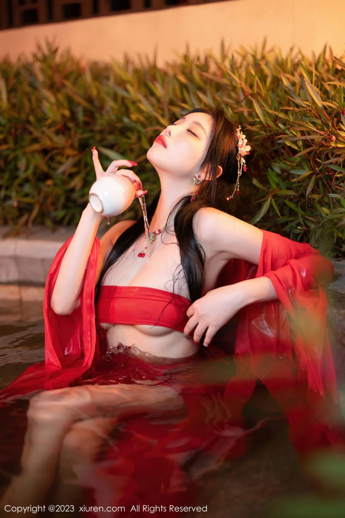 [[XiuRen秀人网]秀人网]No.6149_女神杨晨晨Yome温泉性感半透红色丝绸秀丰满身材惹火诱惑写真88P