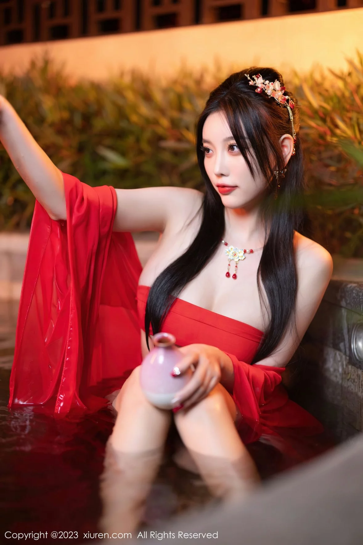 [[XiuRen秀人网]秀人网]No.6149_女神杨晨晨Yome温泉性感半透红色丝绸秀丰满身材惹火诱惑写真88P